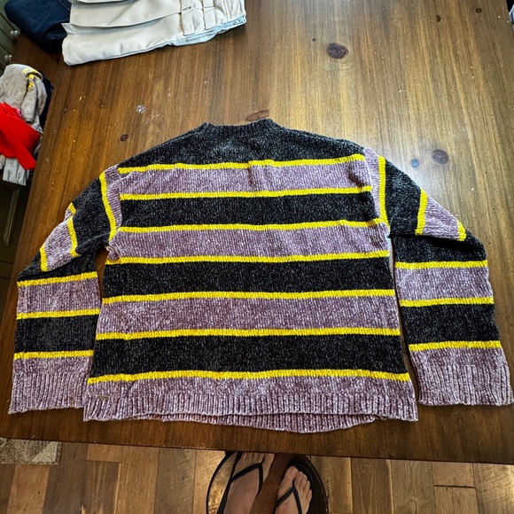 Volcom Black and Yellow Crewneck Sweater with Bold Stripes - Small - Super Soft - Picture 4 of 4